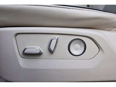 Used 2024 Cadillac Escalade Premium Luxury image 31