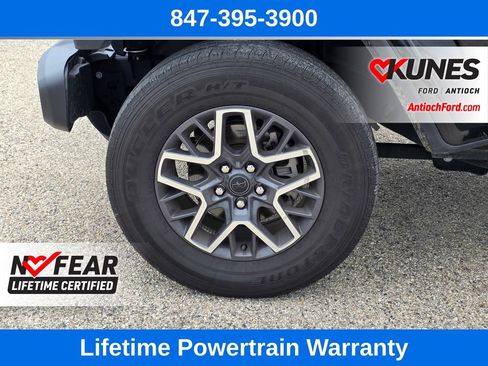 Used 2025 Jeep Wrangler Unlimited Sahara AWD/4WD image 12