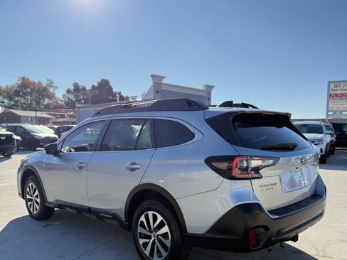 Used 2021 Subaru Outback Base AWD 4dr Crossover image 5