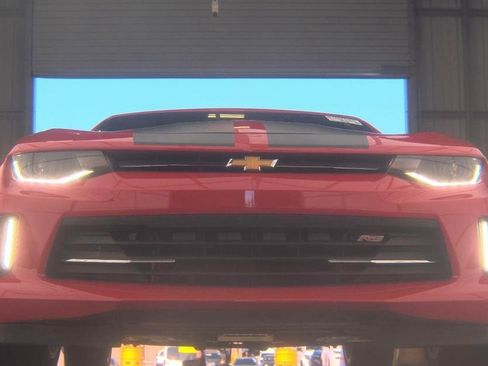 Used 2018 Chevrolet Camaro LT RWD image 3