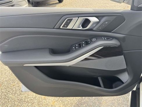 Used 2025 BMW X5 xDrive40i w/ Premium Package image 17