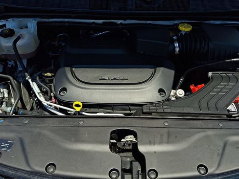 Used 2025 Chrysler Pacifica Limited FWD image 28