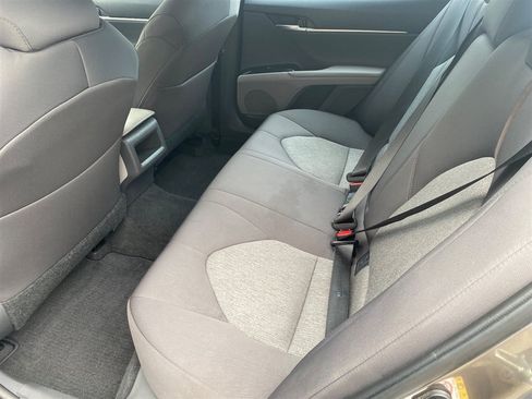 Used 2018 Toyota Camry LE FWD image 10