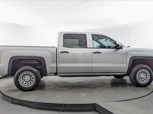 Used 2018 Chevrolet Silverado 1500 Custom w/ Custom Convenience Package RWD image 9