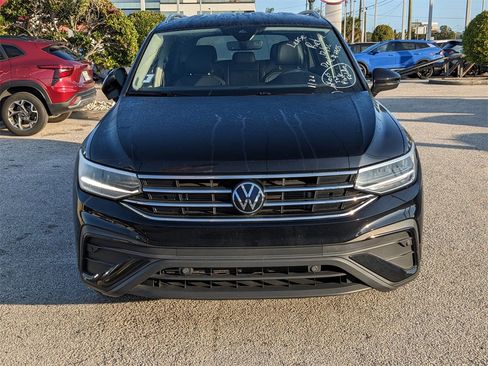 Certified 2024 Volkswagen Tiguan SE image 2