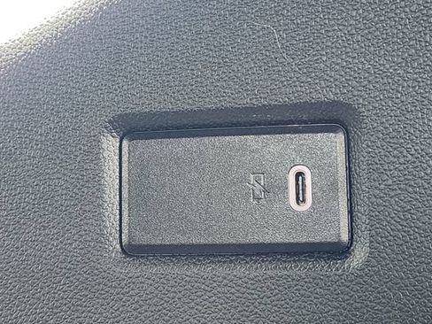 Used 2022 Cadillac Escalade ESV Premium Luxury AWD/4WD image 18