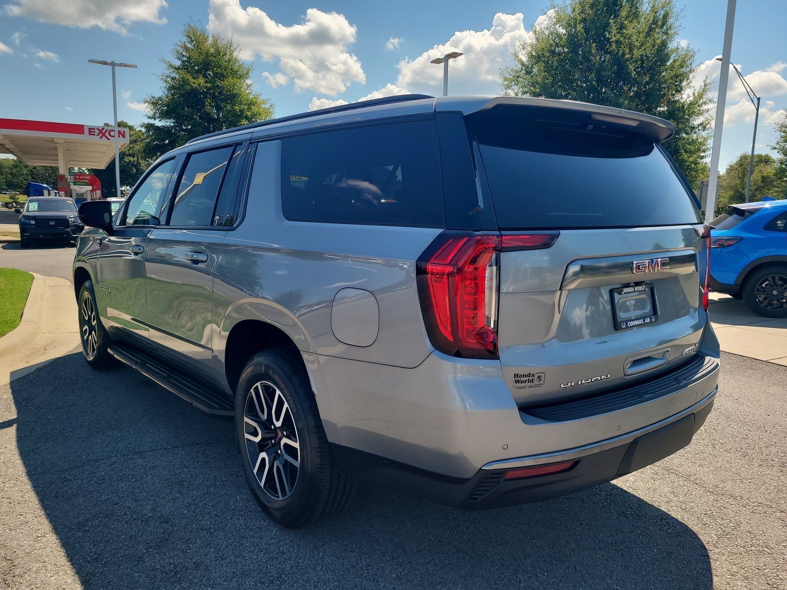 Used 2023 GMC Yukon XL AT4 AWD/4WD image 5