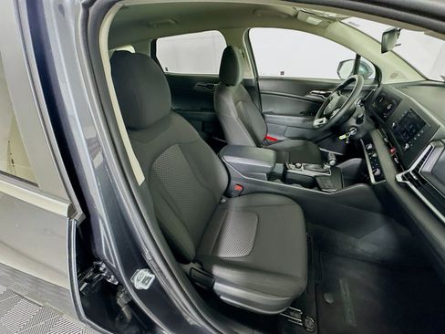 Used 2025 Kia Sportage LX image 30