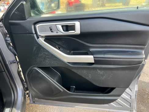 Used 2021 Ford Explorer Limited image 17