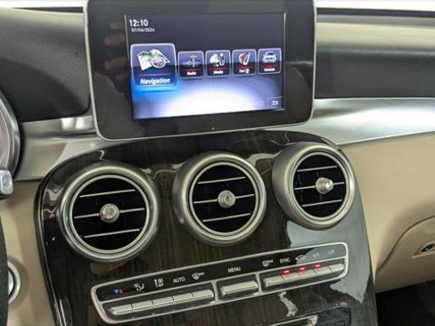 Used 2017 Mercedes-Benz GLC 300 4MATIC image 28