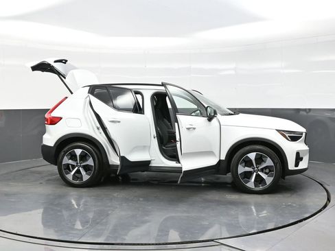 Used 2023 Volvo XC40 B5 Plus w/ Climate Package image 36