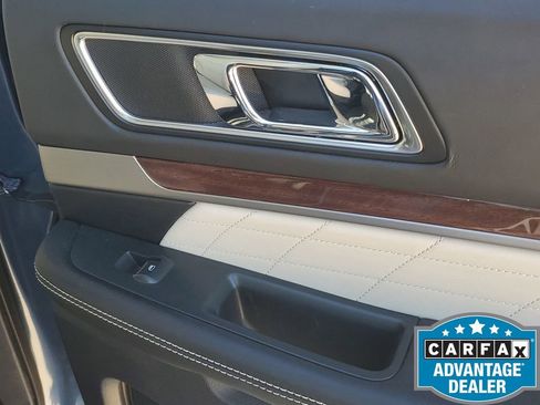 Used 2019 Ford Explorer Platinum image 50