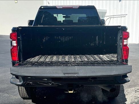 Used 2022 Chevrolet Silverado 2500 Custom w/ Custom Value Package image 7