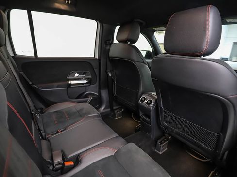 Used 2021 Mercedes-Benz GLB 250 4MATIC image 25