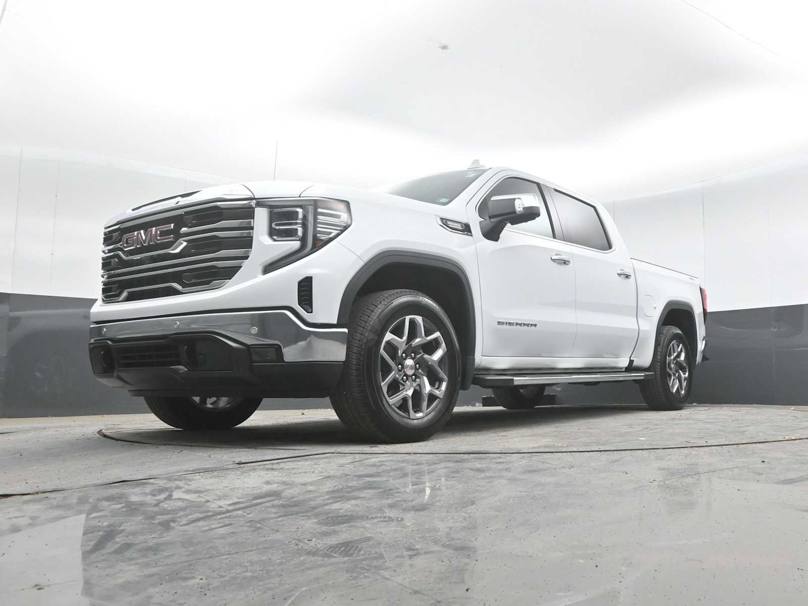 Used 2024 GMC Sierra 1500 SLT w/ SLT Premium Plus Package AWD/4WD image 41