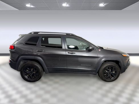 Used 2015 Jeep Cherokee Trailhawk w/ Comfort/Convenience Group AWD/4WD image 8