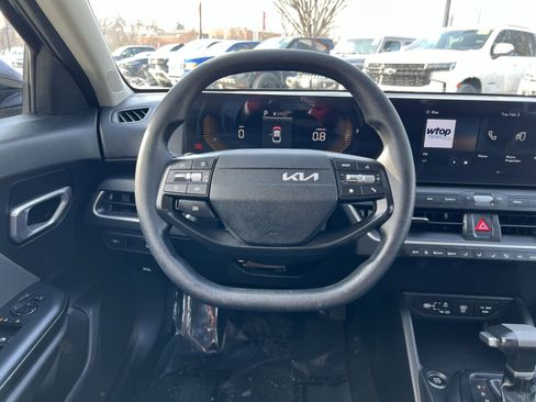 Used 2025 Kia K4 LXS image 15