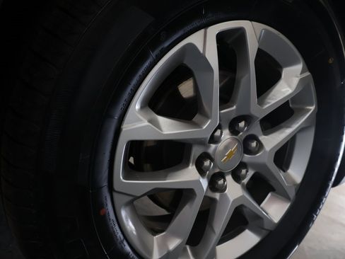 Used 2022 Chevrolet Traverse LS image 27