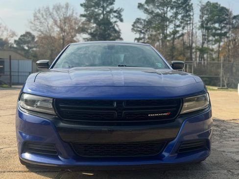 Used 2019 Dodge Charger SXT image 2
