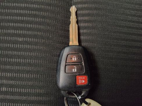 Used 2017 Toyota RAV4 LE image 32