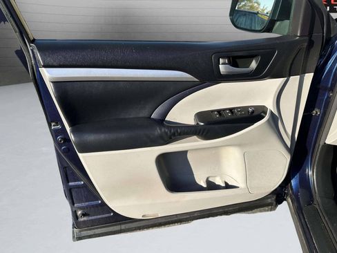 Used 2015 Toyota Highlander XLE AWD/4WD image 9
