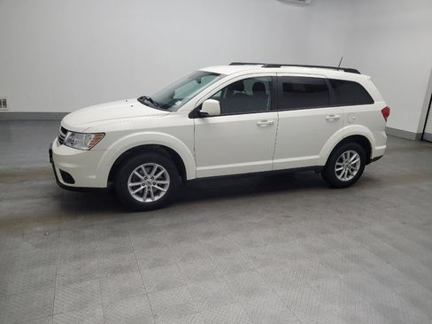 Used 2019 Dodge Journey SE w/ Premium Group image 2