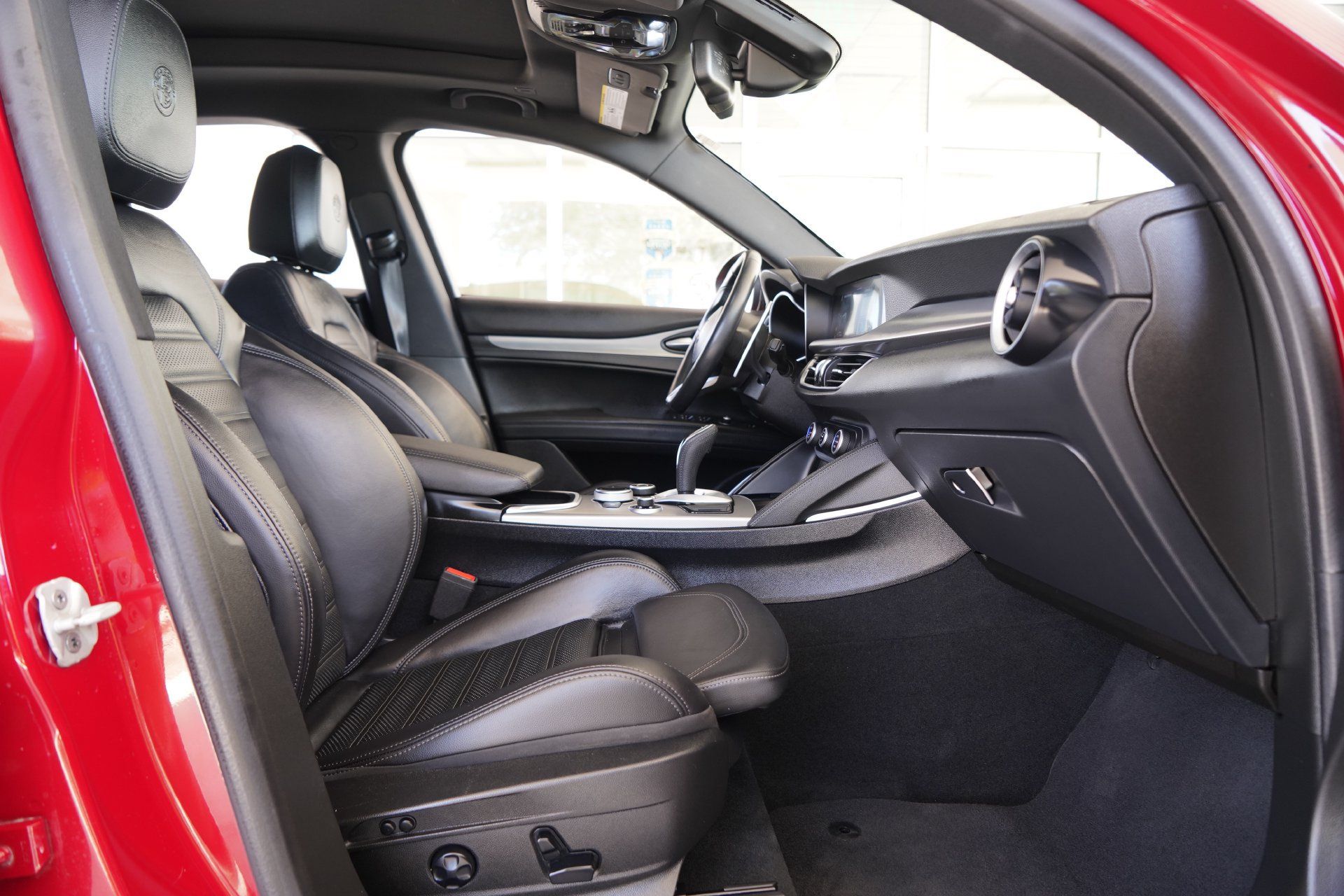 Used 2023 Alfa Romeo Stelvio Veloce AWD/4WD image 26