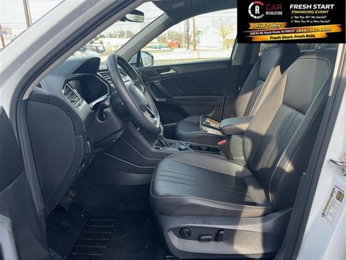 Used 2022 Volkswagen Tiguan SE image 5