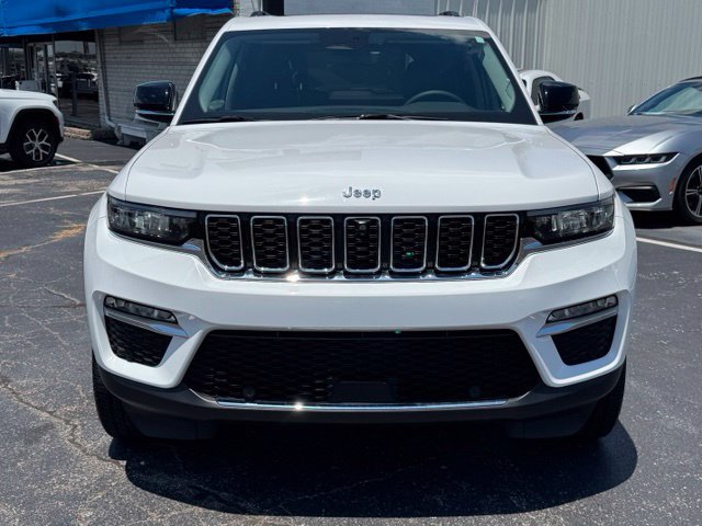 Used 2023 Jeep Grand Cherokee Limited w/ Luxury Tech Group II AWD/4WD image 2