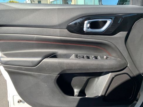 Used 2025 Jeep Compass Trailhawk image 20