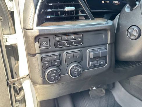 Used 2025 Chevrolet Tahoe High Country AWD/4WD image 26