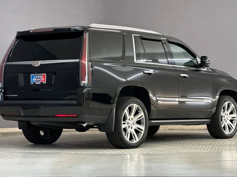 Used 2018 Cadillac Escalade Premium Luxury image 8