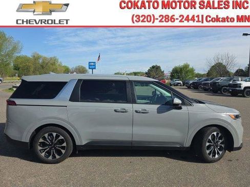 Used 2024 Kia Carnival EX FWD image 8