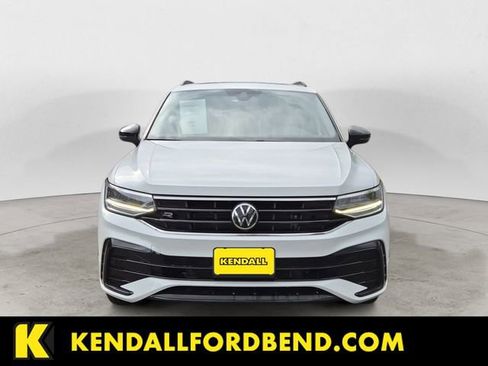 Used 2024 Volkswagen Tiguan SE R-Line AWD/4WD image 8