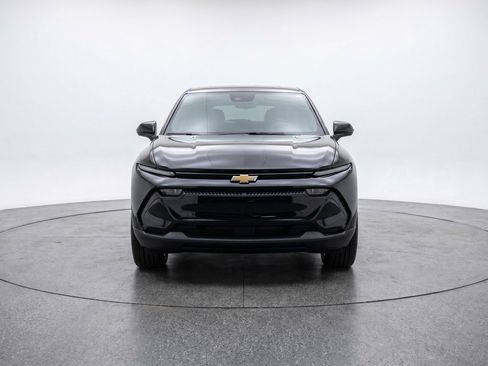 Used 2025 Chevrolet Equinox LT FWD image 2