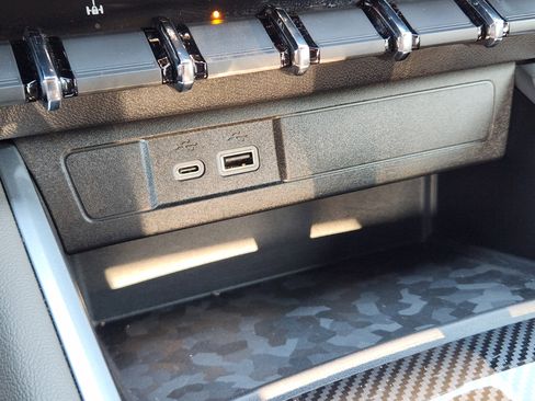 Used 2024 Chevrolet Colorado ZR2 w/ Technology Package image 21