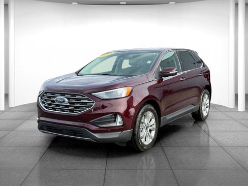 Used 2024 Ford Edge Titanium image 3