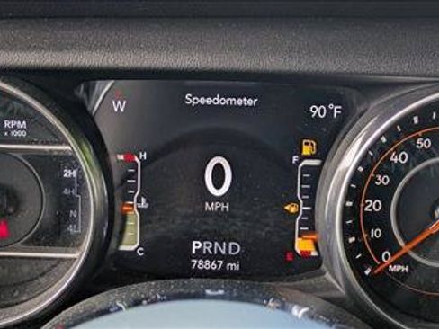 Used 2018 Jeep Wrangler Unlimited Sahara AWD/4WD image 11