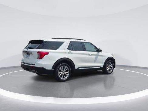 Used 2020 Ford Explorer XLT w/ Equipment Group 202A AWD/4WD image 8