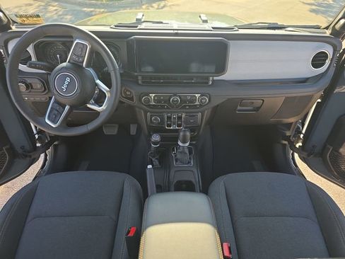 Used 2024 Jeep Wrangler Unlimited Sahara AWD/4WD image 10