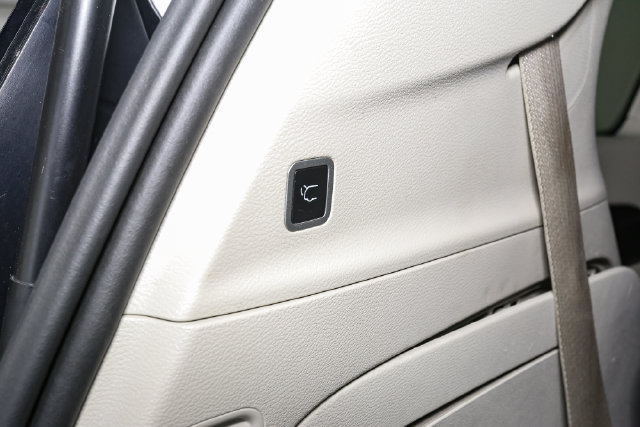 Used 2024 Chrysler Pacifica Limited FWD image 12