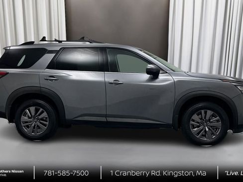 Used 2023 Nissan Pathfinder SV w/ SV Premium Package AWD/4WD image 4