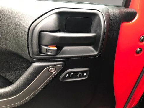 Used 2018 Jeep Wrangler Unlimited Sport S AWD/4WD image 10