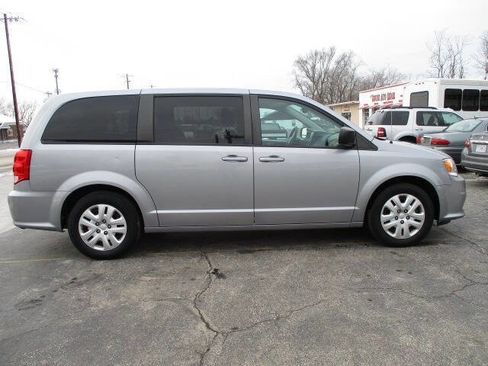 Used 2018 Dodge Grand Caravan SE w/ UConnect Hands-Free Group image 7