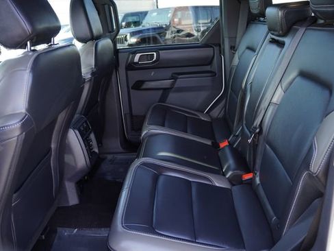 Used 2025 Ford Bronco Outer Banks w/ Sasquatch Package image 18