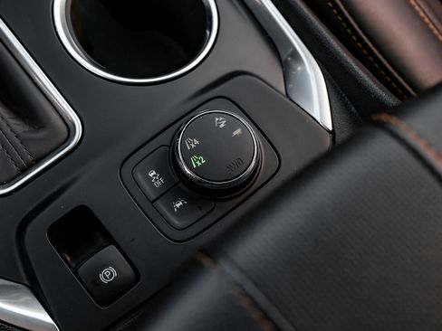 Used 2020 Chevrolet Traverse Premier image 27