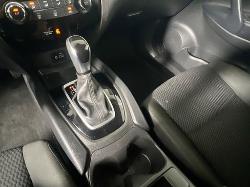 Used 2021 Nissan Rogue Sport S image 25