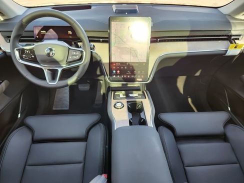 New 2025 Volvo EX90 Plus w/ Protection Package Premier image 11