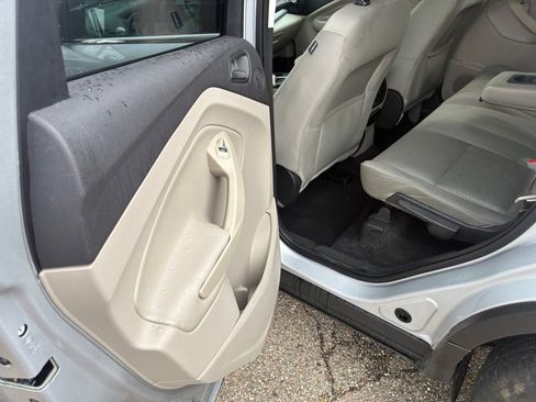 Used 2017 Ford Escape SE w/ Equipment Group 201A FWD image 8