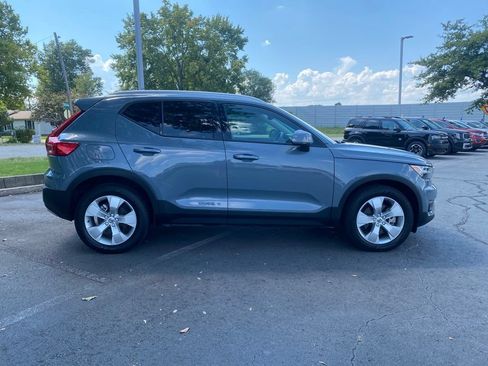 Used 2022 Volvo XC40 T5 Momentum AWD/4WD image 8